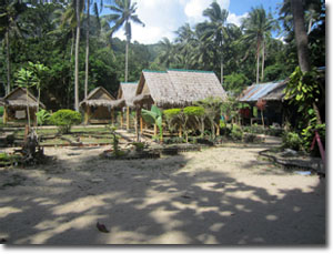 Cabañas con techos de paja en Ton Sai